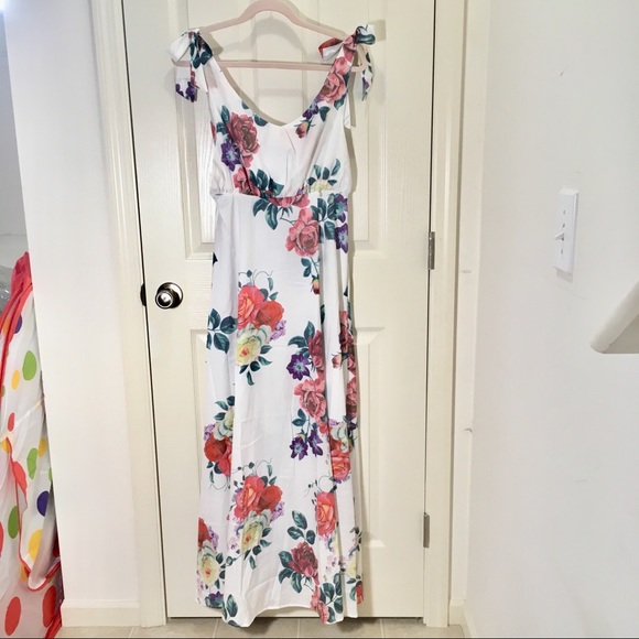 Dresses & Skirts - White Floral Maxi Dress